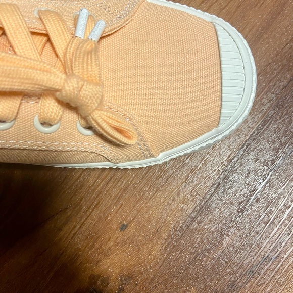8.5 Cariuma OCA Low Pantone Canvas Contrast Thread Sneaker Peach Fuzz W8.5 M7 🔖 - Picture 5 of 9